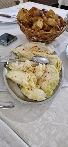 Salate, sosovi i prilozi